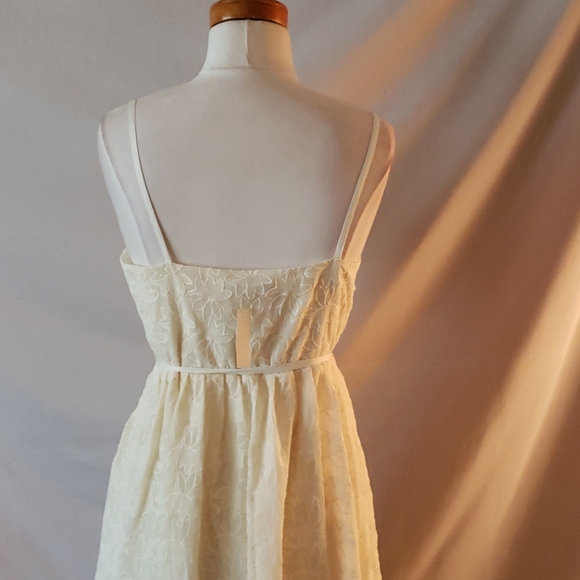 NEW Madewell Ivory Floral Embroidered Wrap Dress - Picture 9 of 16